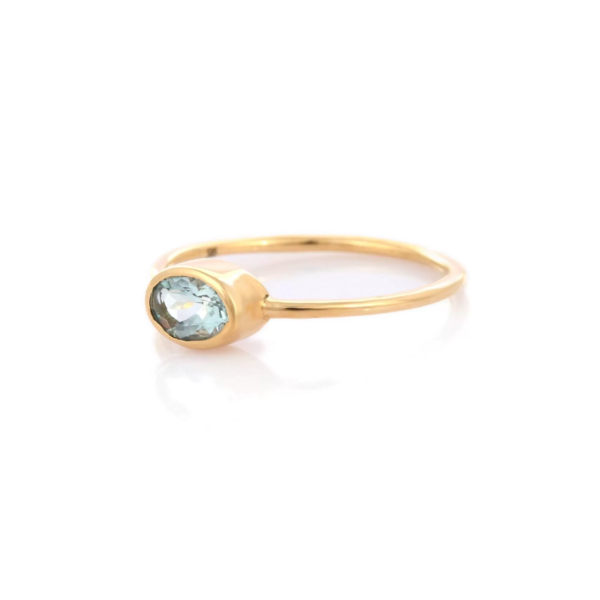 14K Gold Oval Cut Aquamarine Ring