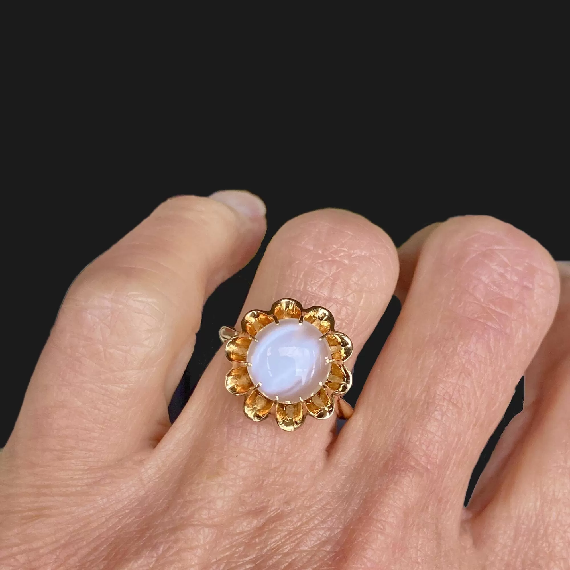 Vintage 18K Gold Buttercup Moonstone Ring