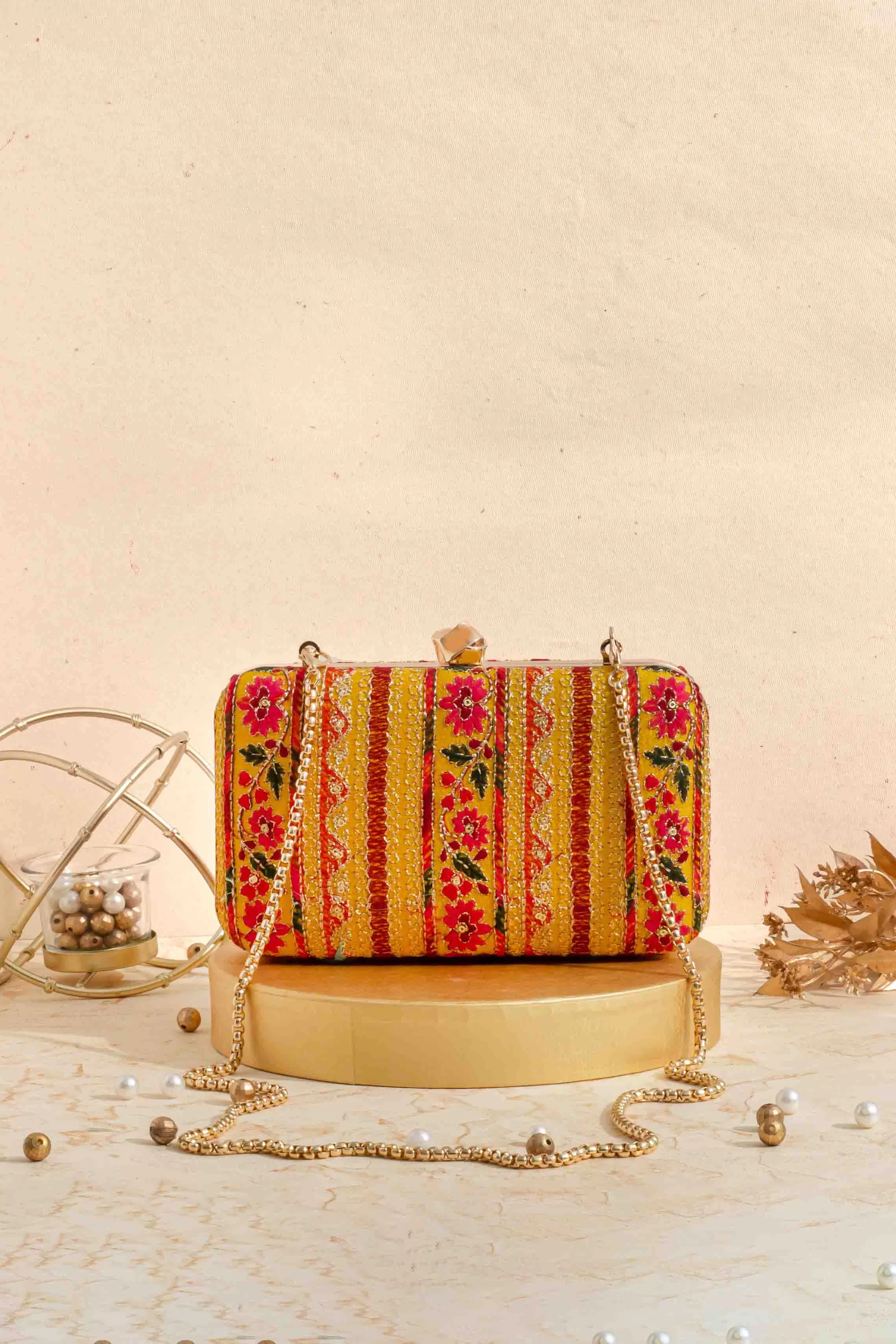 Zuri box clutch - mustard