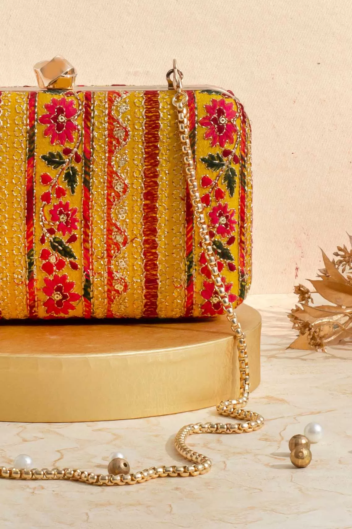 Zuri box clutch - mustard